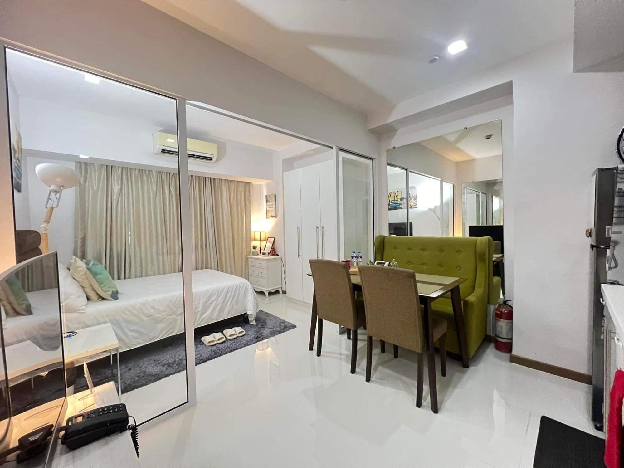 Sakura Apartment Manila Exterior photo